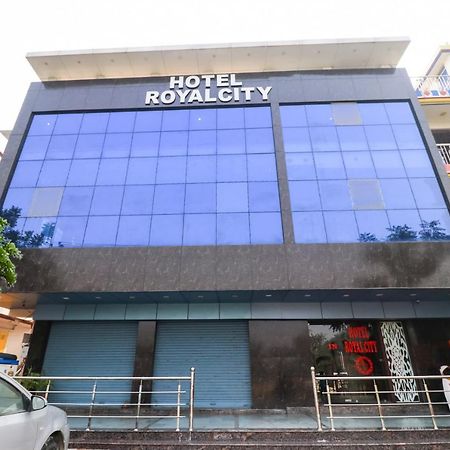 Oyo 6908 Hotel Royal City Āzamgarh Esterno foto