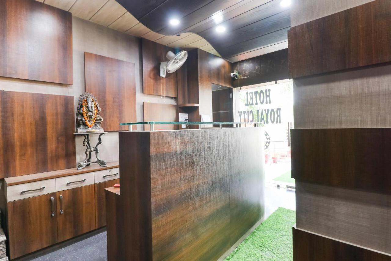 Oyo 6908 Hotel Royal City Āzamgarh Esterno foto