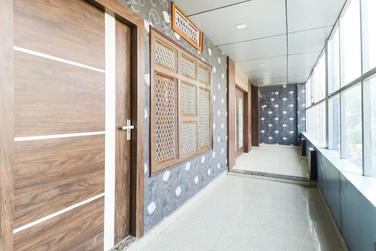Oyo 6908 Hotel Royal City Āzamgarh Esterno foto