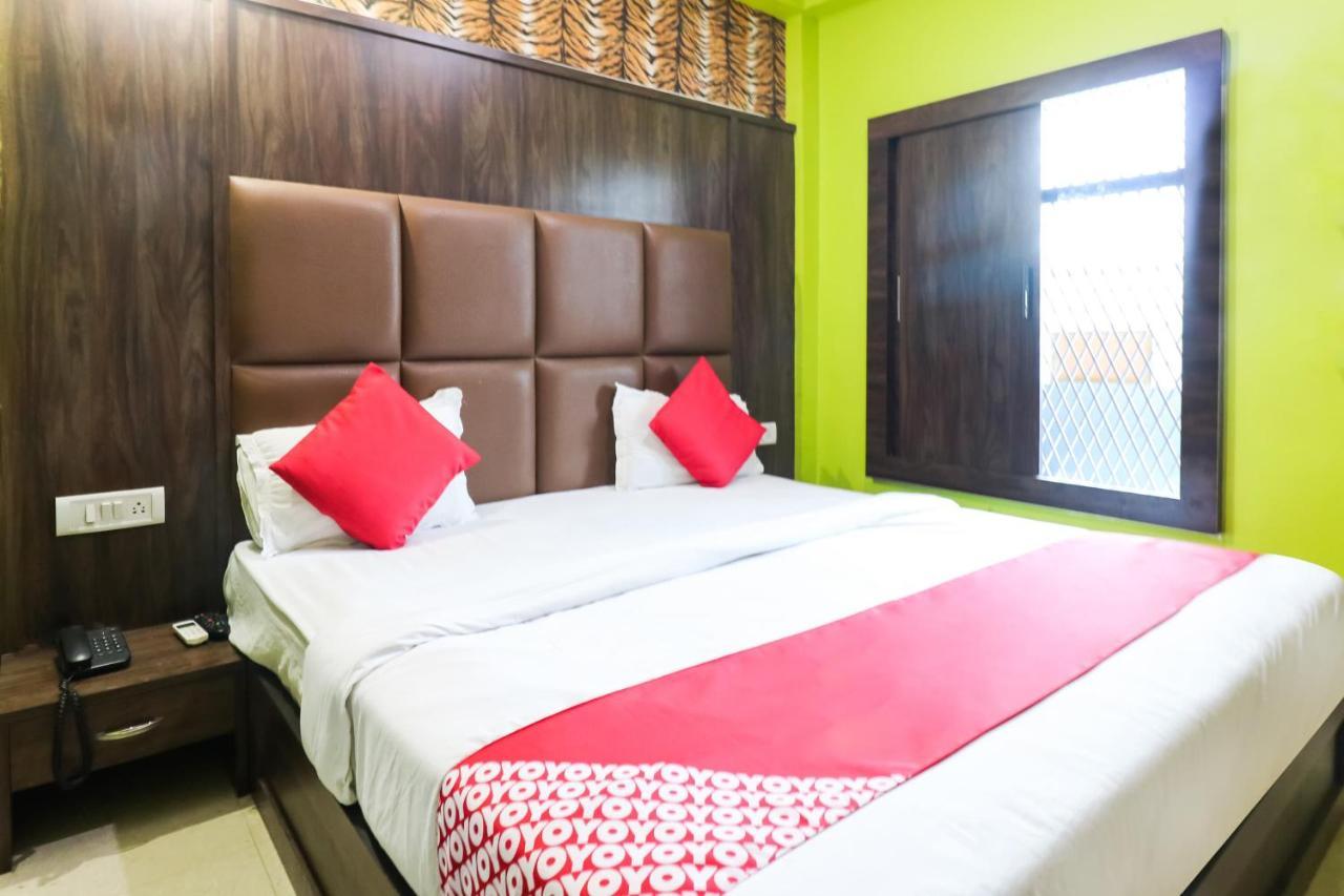 Oyo 6908 Hotel Royal City Āzamgarh Esterno foto